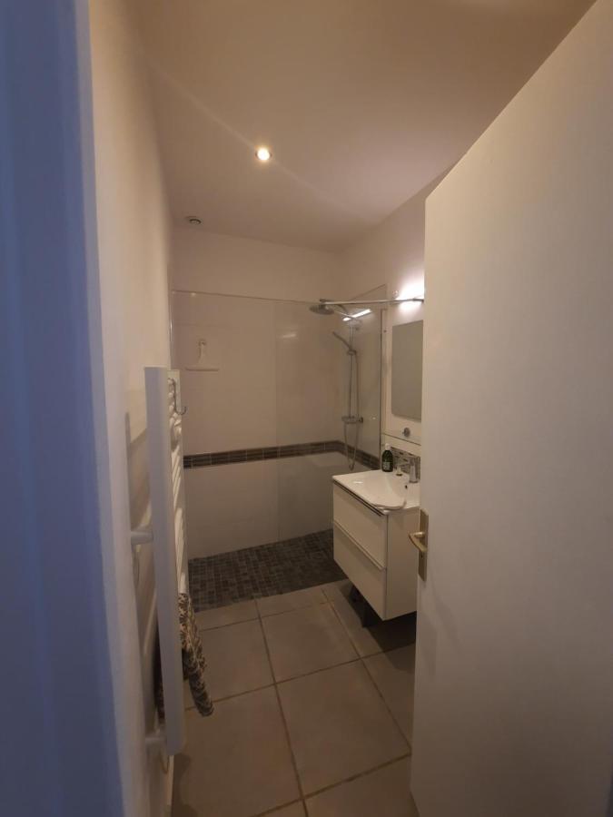 Agreable Appartement T2 Proche Centre Ним Экстерьер фото